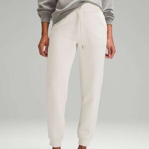 Lululemon scuba cropped high rise jogger in bone size 6